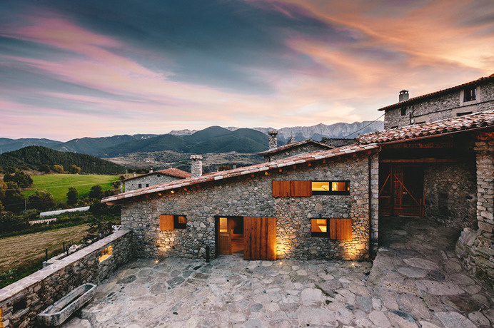 Refurbishment in la Cerdanya Dom Arquitectura - www.homeworlddesign. com (16) #architecture #spain #renovation