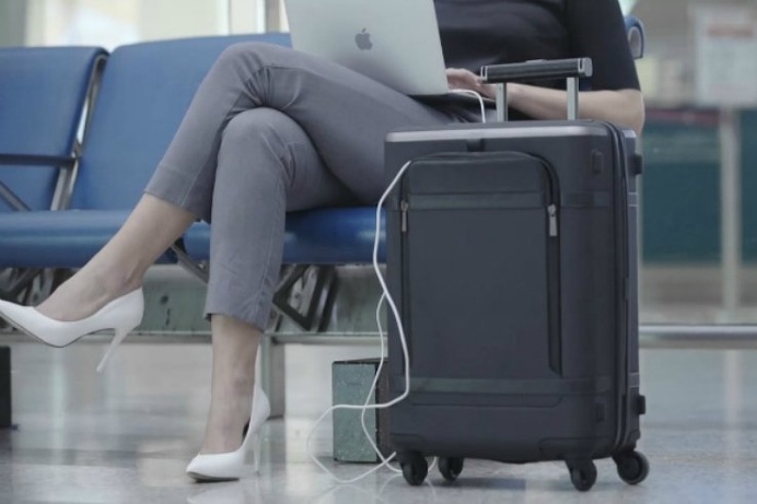 Floatti is a gorgeously crafted #suitcase that meets the #modern traveller's every need! #productdesign #travel #lifestyle