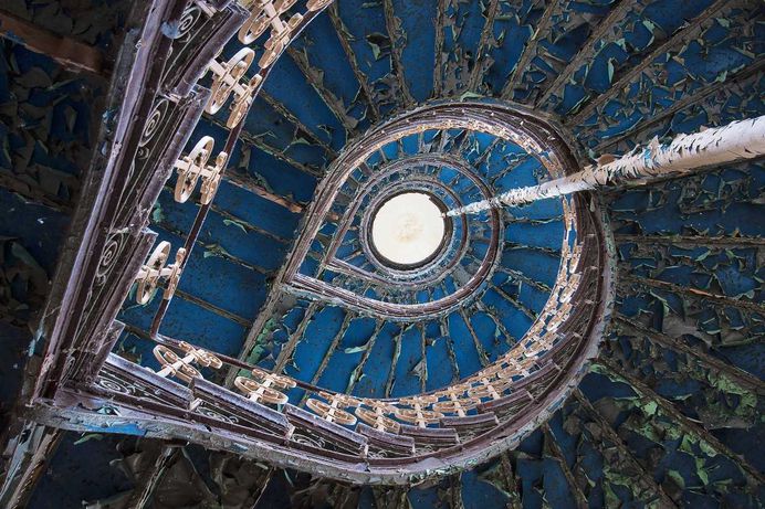 Nicola Bertellotti Explores Fascinating Abandoned Castles Across Europe