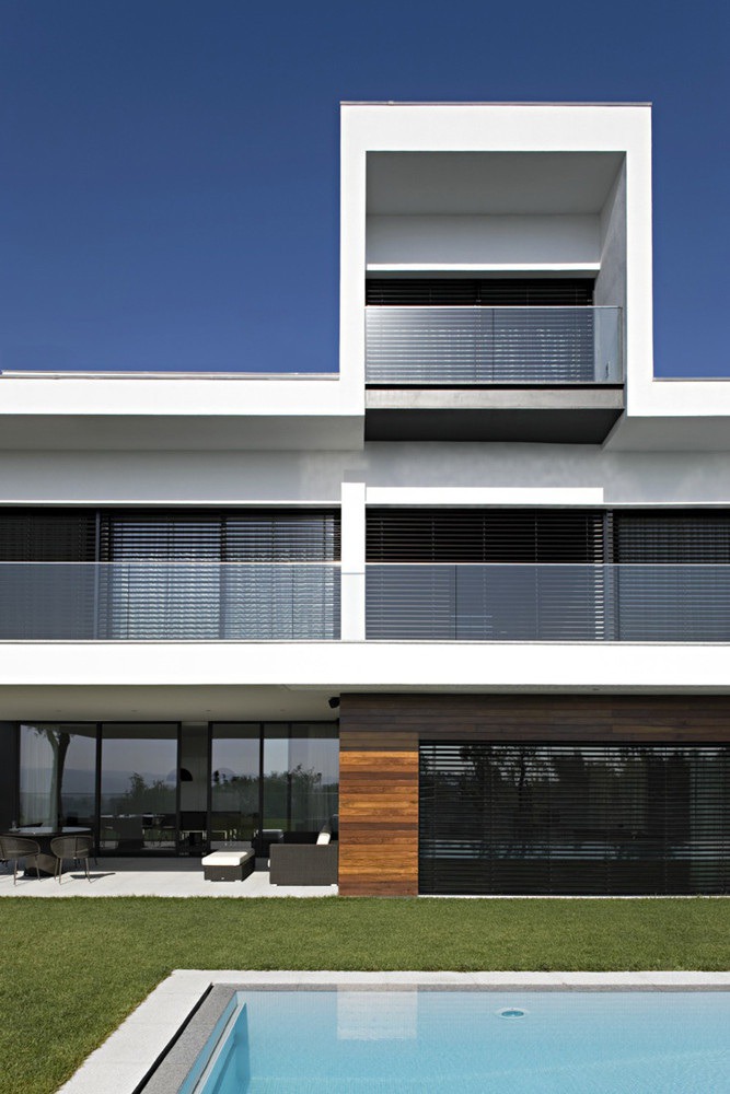 Bernardes Arquitetura: Peninsula House | Sgustok Design