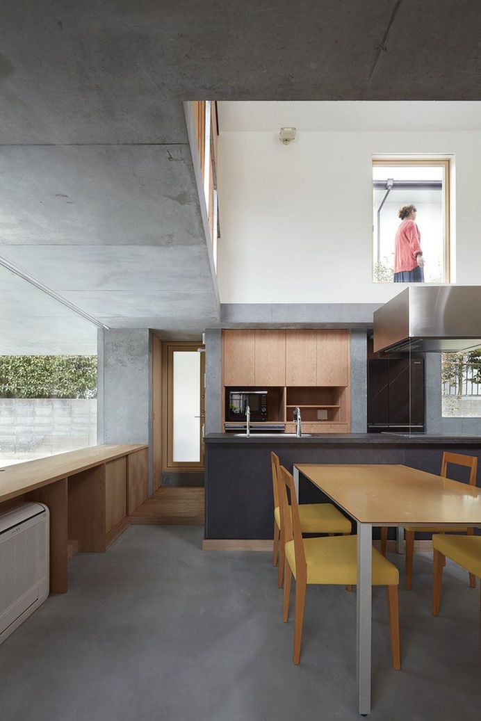 Floating Terrace House by Tomohiro Hata Architect and Associates 7