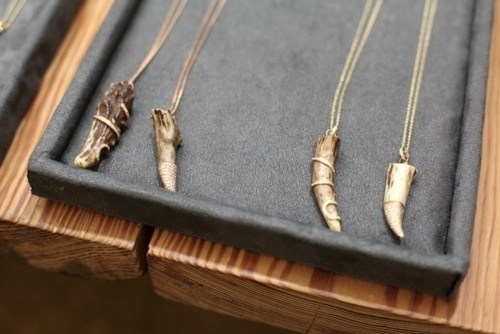 tumblr_lrlgtlGXNv1qzh0vno1_500.jpg (500×334) #wood #accessories #necklace