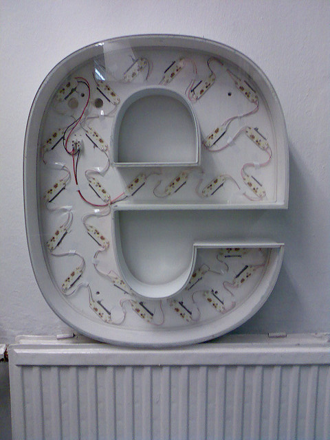 buchstaben letter museum vintage type e neon #lettering #typography #vintage #signage #neon