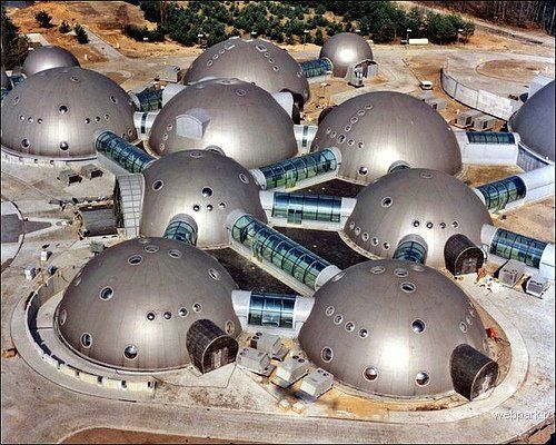 0502091233897055polishradiostation003.jpg 500×400 pixels