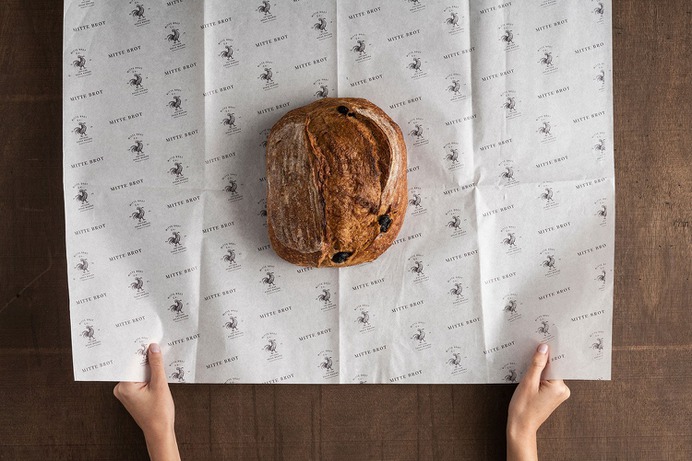 Mitte Brot Artisan Bread - Mindsparkle Mag Studio Born designed Mitte Brot – a boutique bakery, which produces daily fresh-from-the-oven artisan sourdough breads. Their breads are crafted using only natural and locally sourced goods from various regions in Turkey. #logo #packaging #identity #branding #design #color #photography #graphic #design #gallery #blog #project #mindsparkle #mag #beautiful #portfolio #designer