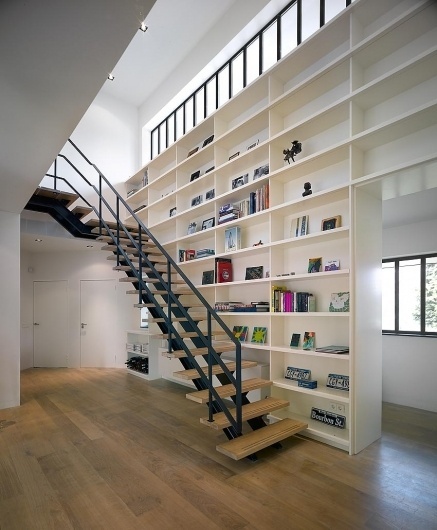 amstelveen_250110_10.jpg 850×1030 pixels #stairs #shelves #architecture