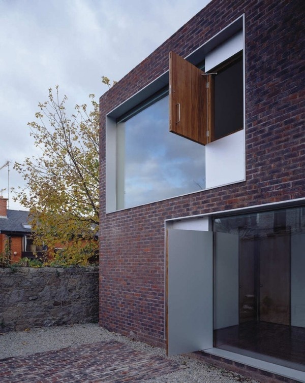 Alma Lane House / Boyd Cody Architects #brick #void #solid #architecture #houses #facades