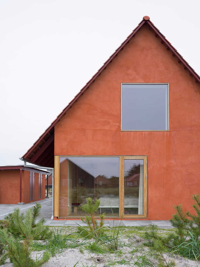 Modern Danish Longhouse / Lenschow & Pihlmann
