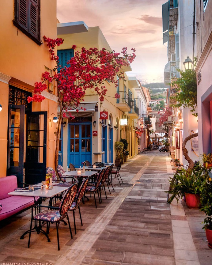 Stunning Street Photography in Greece by Christina Touloumtzidou