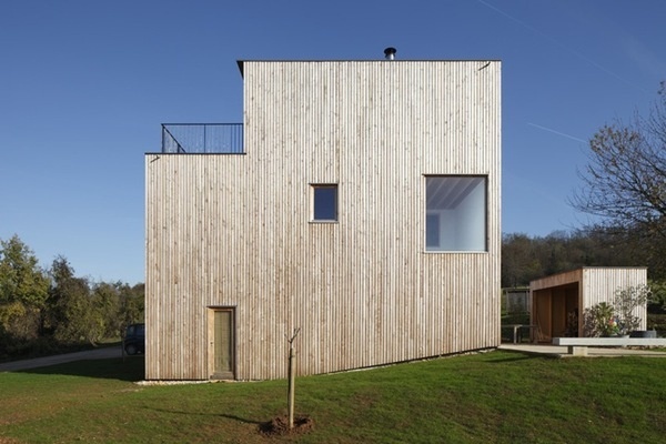 Sampans House | iGNANT.de #white #wood #architecture #houses #light #facades