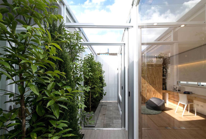 Limited Urban Dwelling by 5X Studio - InteriorZine