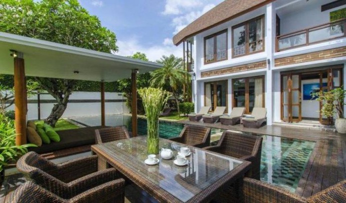 This 4 bedroom Canggu Villa is perfectly situated 50 metres from the beach on Jalan Nelayan, renowned for its world-class surf breaks in outskirt Canggu area.