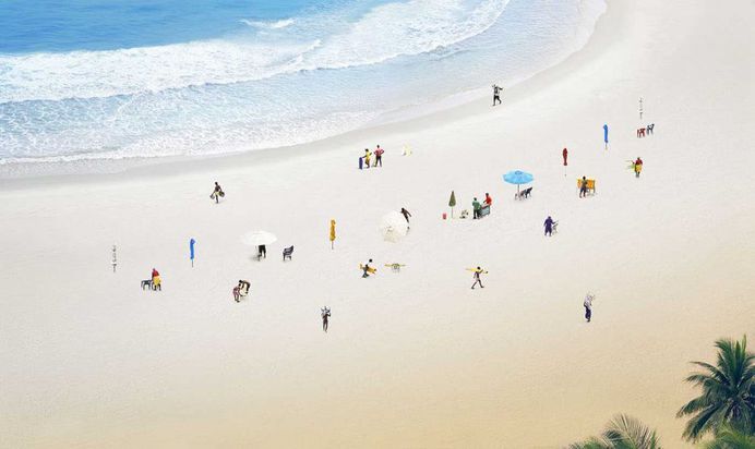 Walkers: Felipe Bedoya Documents Colombia’s Beach Vendors