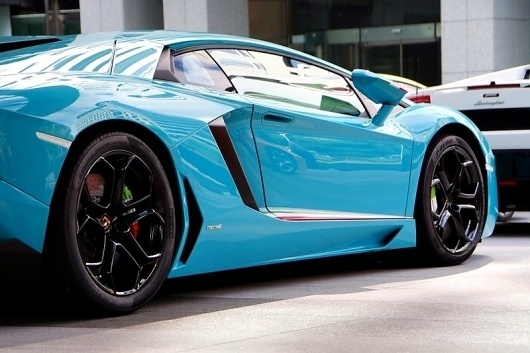tumblr_lwg713x3wv1r5vp1oo1_r1_1280.jpg (800×533) #lines #lightblue #lamborghini #car #rims