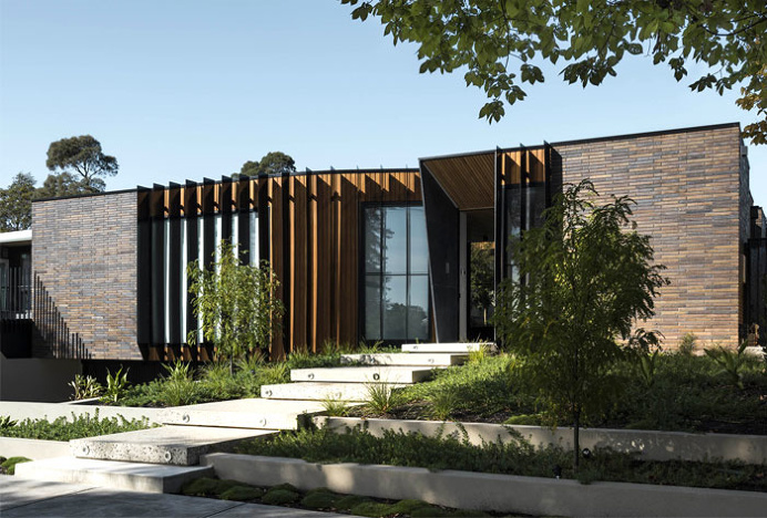 Courtyard House - InteriorZine
