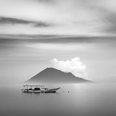 The Collective Loop #water #hengki #koentijoor #photography #boat #mountains