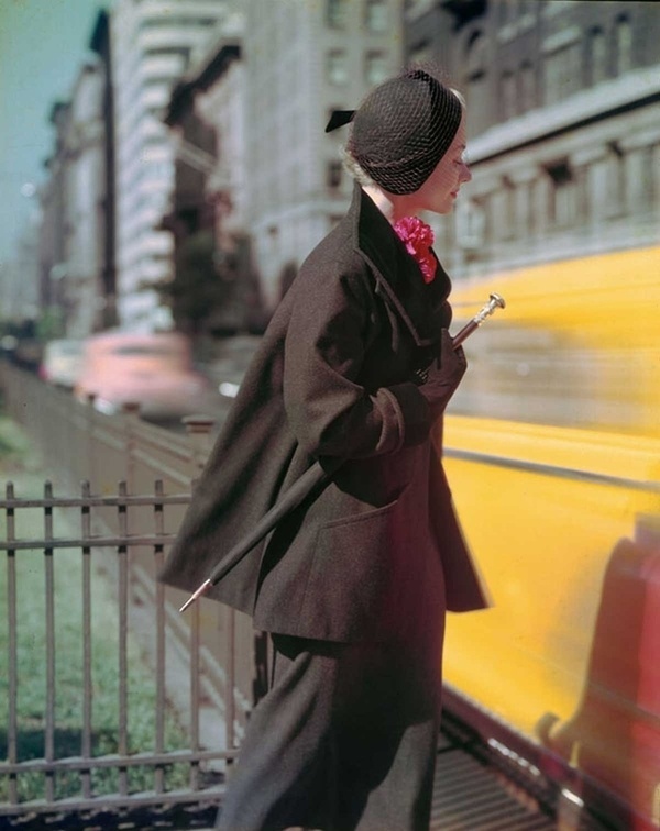 Norman Parkinson - Lisa Fonssagrives on Park Avenue - Photos - Social Photographer's Portfolios #fashion #photography #inspiration