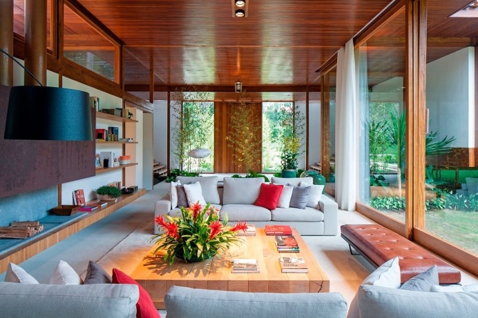 Modern country house with a Brazilian farm look