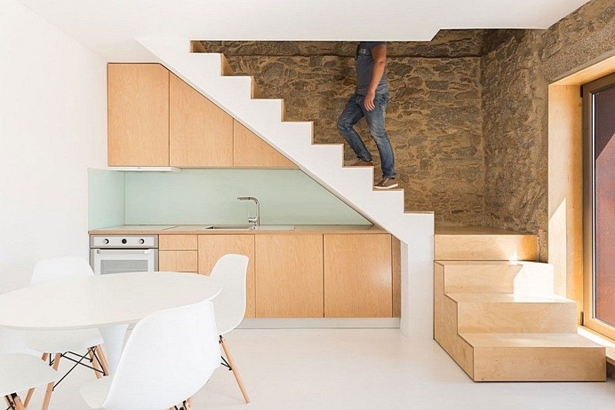 Portuguese Traditional House Adapted by Paulo Martins for Weekend Getaways 7