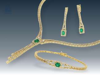 Necklace/bracelet/earrings: modern, high-fine emerald/brilliant-jewelry in 18K Gold, approx 2,65 ct diamonds