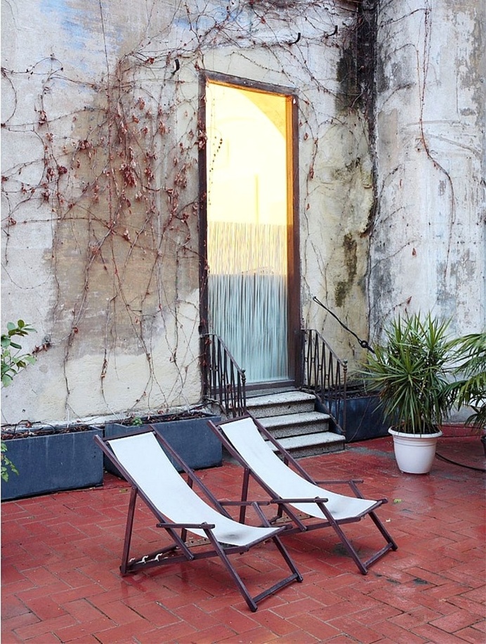 Modern Restoration – Interior with a History in the Gothic / Barcelona