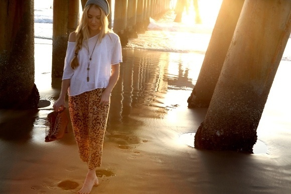 Beautiful Places With Beautiful Girls and Fashionable Clothes #girl #clothes #city #people #photography #fashion