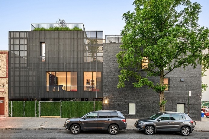 Wythe Townhouse in Brooklyn / Young Projects
