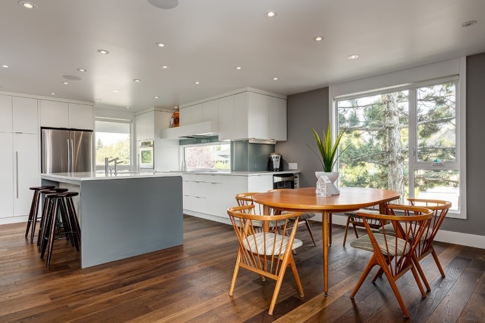 Beautiful 2-Storey Home