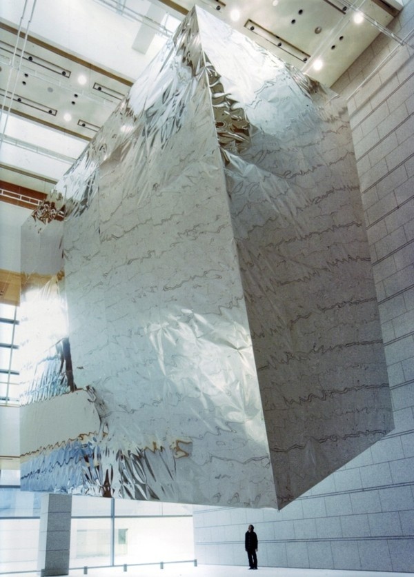 Junya Ishigami's 'Cuboid Balloon' #aluminum #float #reflective #balloon #helium