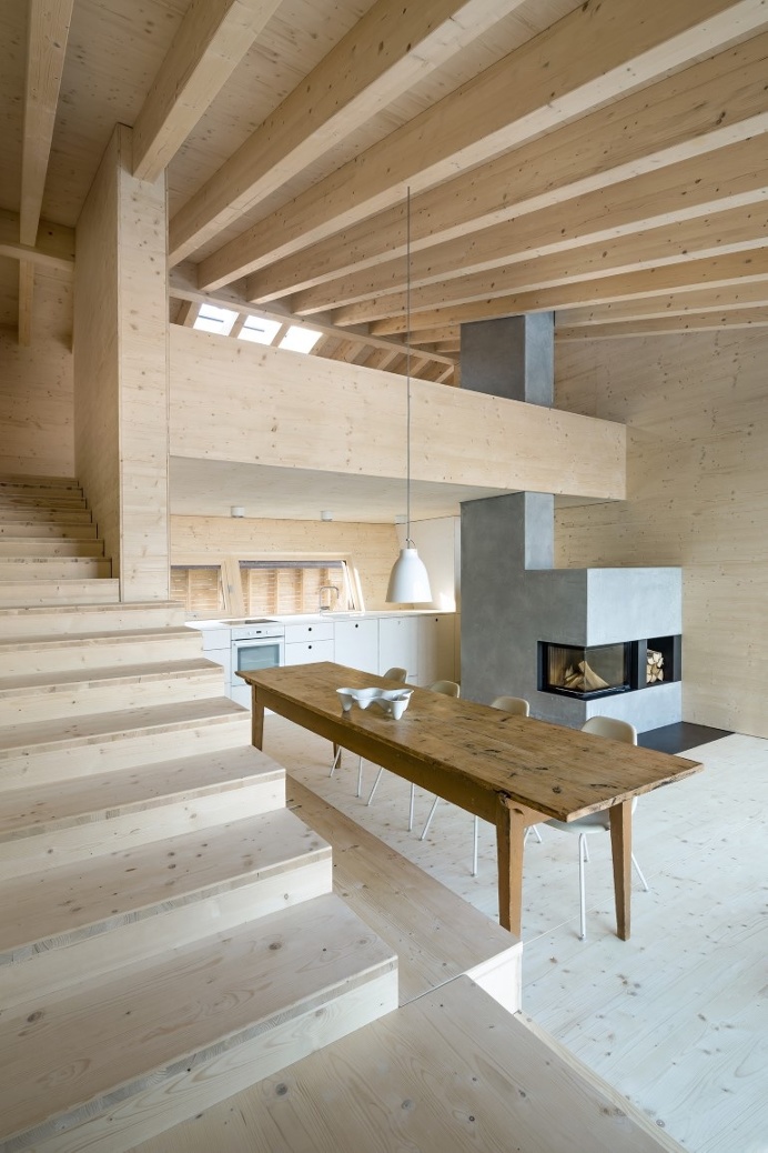 Deep Black Holiday House for a Family of Eight