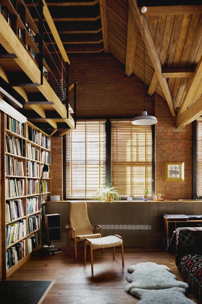 Five interlinked Victorian warehouses in London converted in high-end apartments