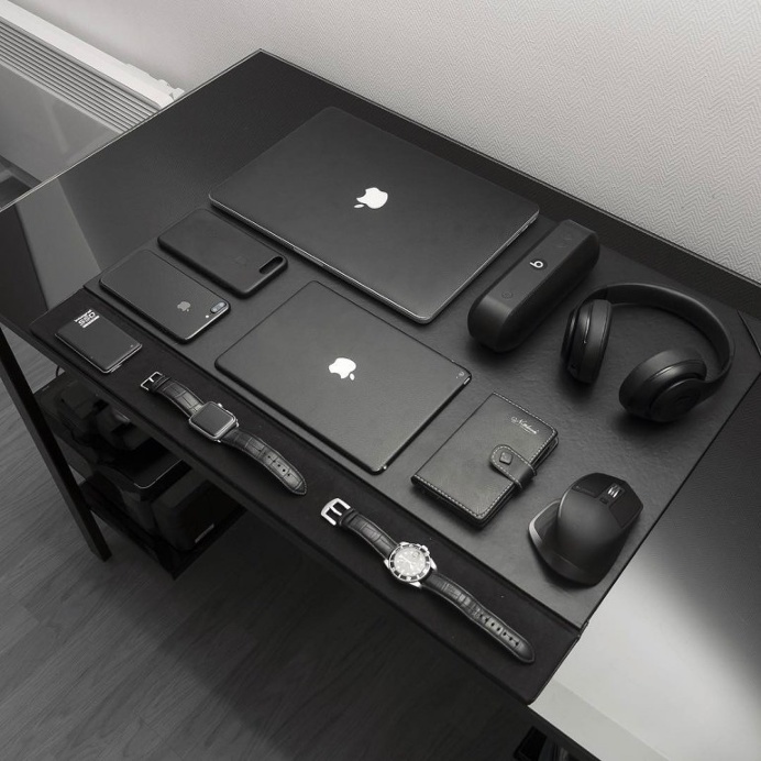 The Black kit
