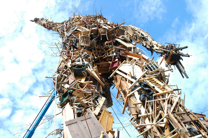 702 WASTE MAN_making of_image 1.jpg 1,053×700 pixels