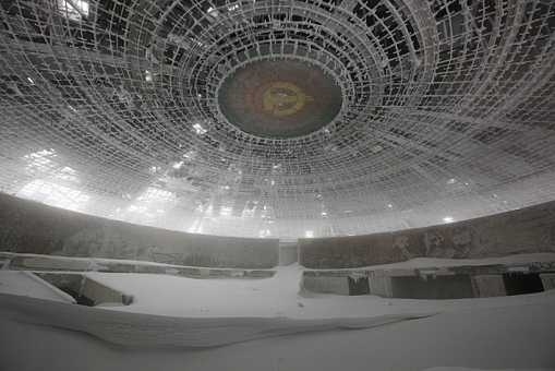 Forget Your Past – Timothy Allen | Photography | Film #interiors #architecture #ruins