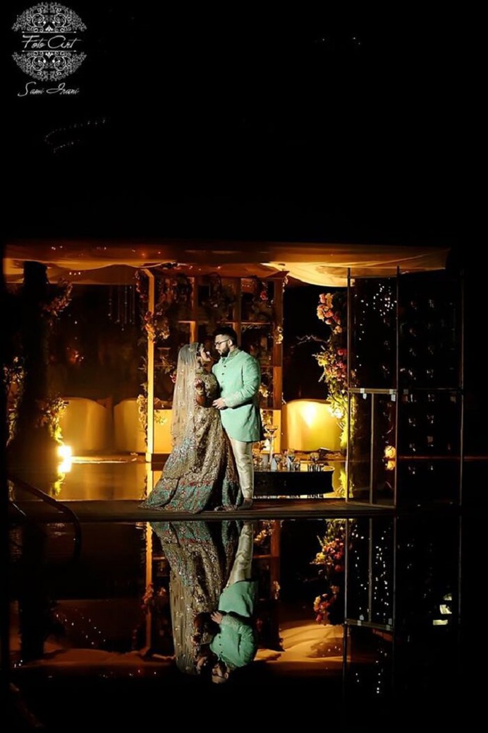 Some Best Mesmerizing Off-Beat Mirror Wedding Poses You Must Have Them for Your Wedding