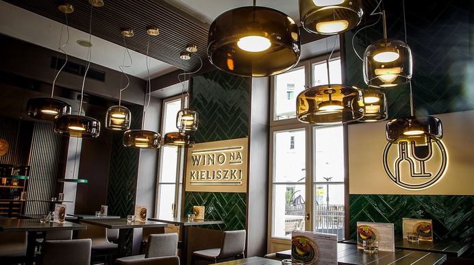 Wino na Kieliszki (eng. Wine per Glass) - Mindsparkle Mag Kommunikat Brand Design Studio (Natalia Żerko & Kuba Rutkowski) designed the branding for "Wino na Kieliszki" a self service wine tap-bar with 40 taps serving a wide selection of wines. It's located on Mlynska 12, a historical beautifully renovated building located near Poznan's Old Town. #logo #packaging #identity #branding #design #color #photography #graphic #design #gallery #blog #project #mindsparkle #mag #beautiful #portfolio #designer
