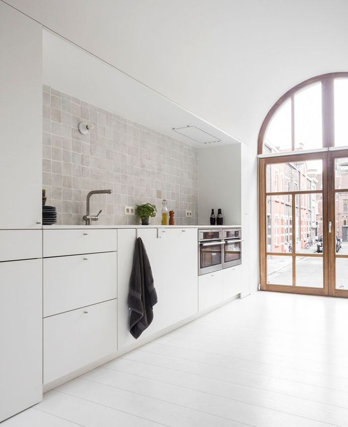 House Built Around a 19th-Century Facade - InteriorZine