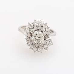 Ladies ring with beautiful brilliant stocking