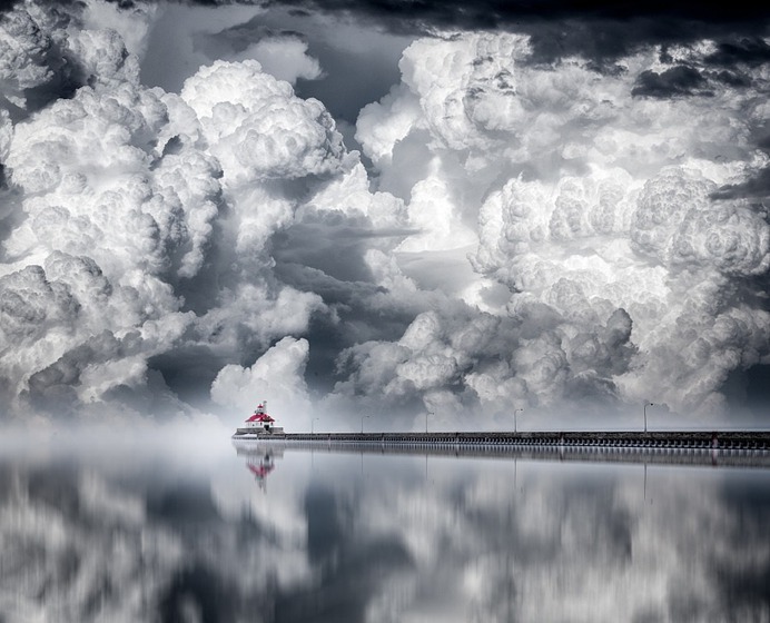 Coragem é a resistência ao medo, domínio do medo, e não a ausência do medo. Courage is the resistance to fear, the domain of fear, not the absence of fear. Mark Twain