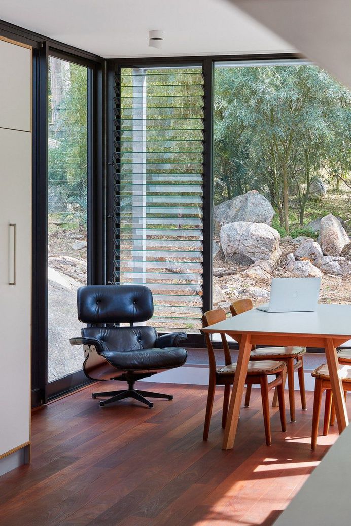 Off-the-Grid Glass Box House, Mark Aronson Architecture 10