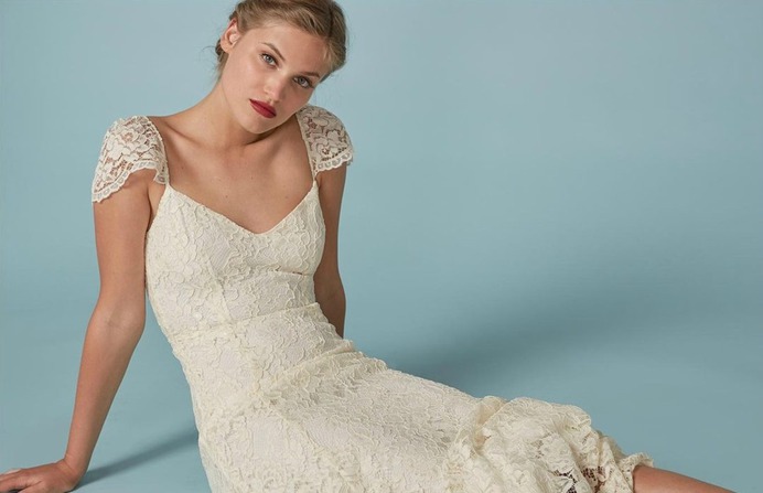No matter what kind of wedding you are planning – be it a small eco-friendly ceremony or a lavish and luxurious party, the wedding dress is the key to success