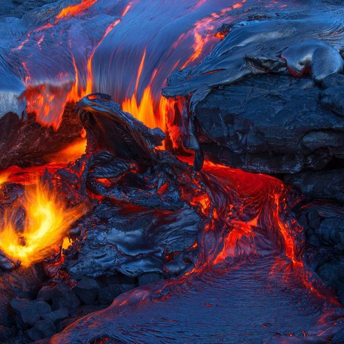Photographer Tom Kualii Captures Spectacular Lava Flow in Hawaii