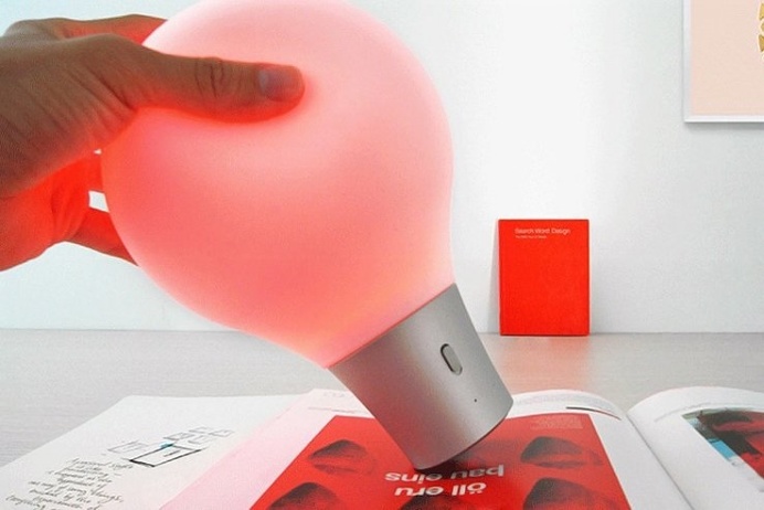 Add a bit of color into your life with ColorUp, a lamp that can mimic the color of any surface it touches! #productdesign #industrialdesign