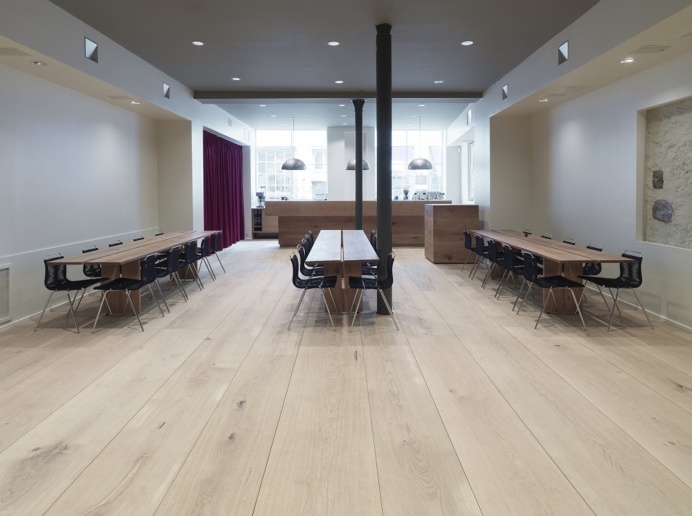 Oak flooring at Jazz House Montmatre - HeartOak by Dinesen