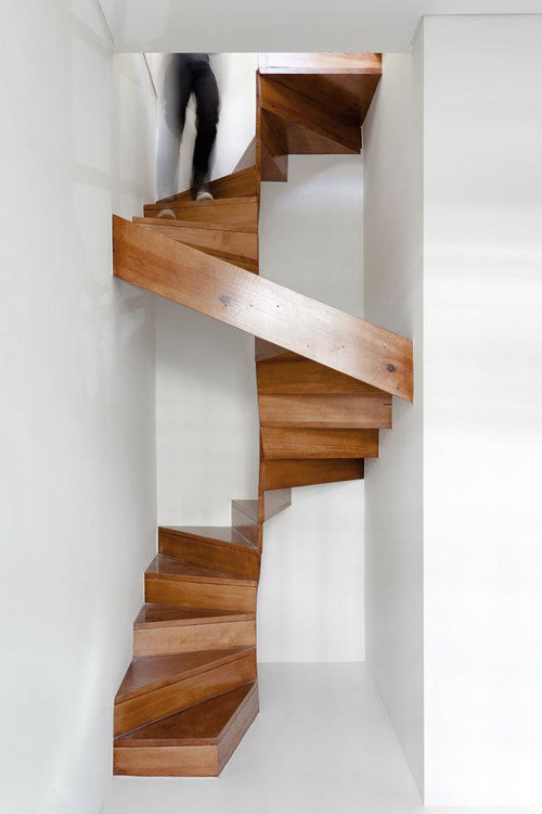 CJWHO ™ (Rebuilding of Restauração House by EZZO César...) #white #design #spiral #wood #architecture #stairs