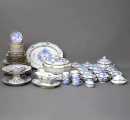 HEREND extensive food service, 20. Century. 1. Choice. #Sets #Teasets #Porcelainsets #Antiqueplates #Plates #Wallplates #Figures #Porcelainfigurines #porcelain