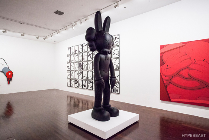 KAWS 'Where The End Starts' Exhibition Shanghai Michelin Man Black Snoopy - 3767660