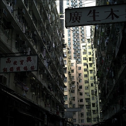 FFFFOUND! | ctigmata: Гонконг 香港. #urban #building #japan