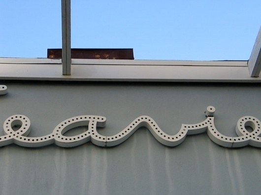 Main : TypArchive #marquee #script #retro #building #signage #slighted #typography