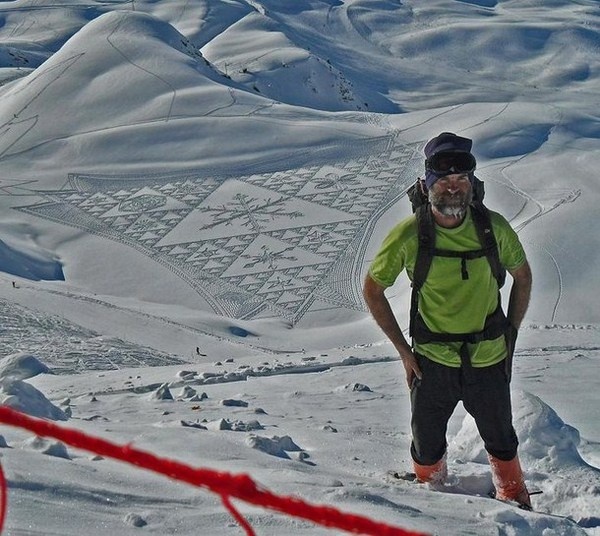 3d art in snow by artist Simon Beck #3d #his #france #each #pai #snow #is #there #the #it #creating #and #art #when #artis #winter
